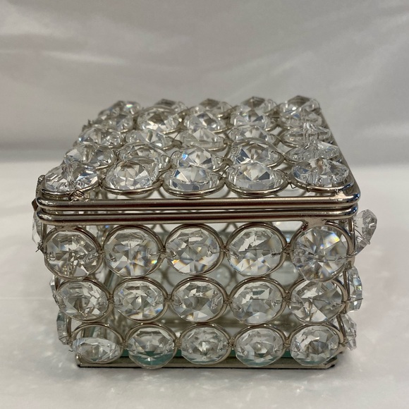 EUC TRINKET BOX WITH MIRRORED INTERIOR BOTTOM AND CRYSTALS SURROUNDING - Picture 7 of 12